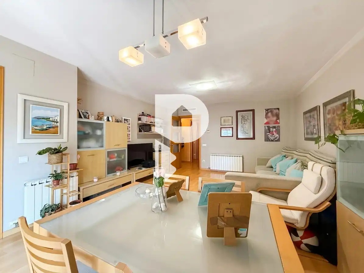 Sala de estar de Piso en venta en Sant Vicenç Dels Horts con Aire acondicionado, Calefacción y Parquet