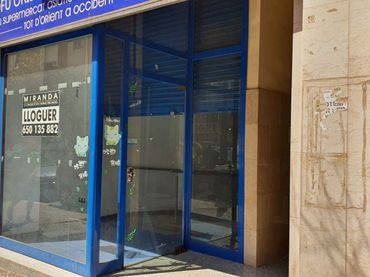 Local comercial de lloguer a Joan Prim 77