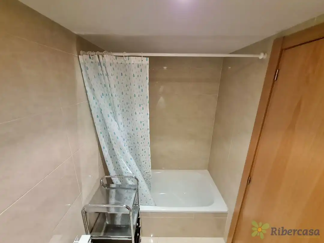 Baño de Ático en venta en Tudela con Calefacción, Terraza y Balcón