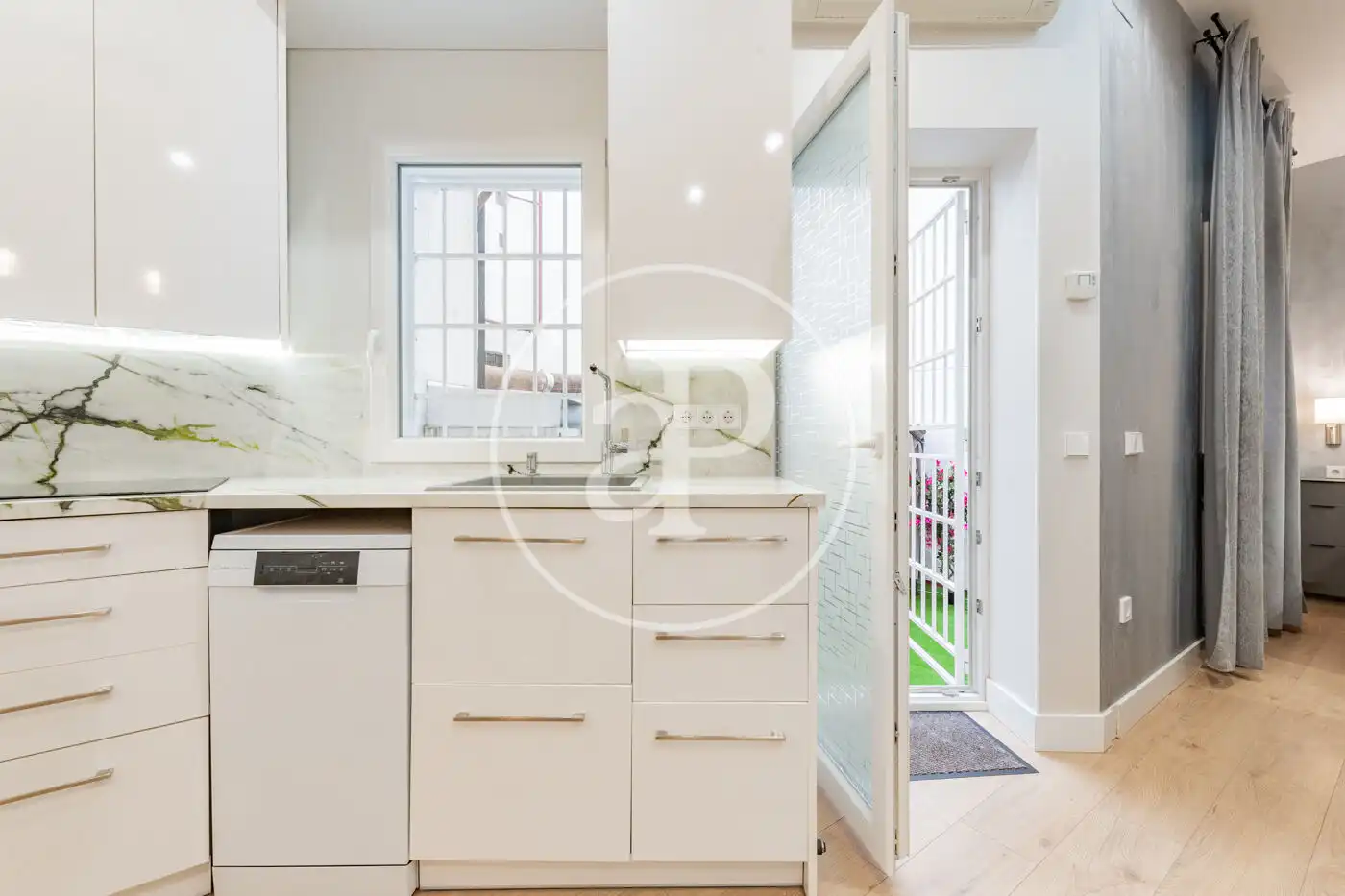 Cocina de Piso en venta en Madrid con Aire acondicionado, Calefacción y Jardín privado