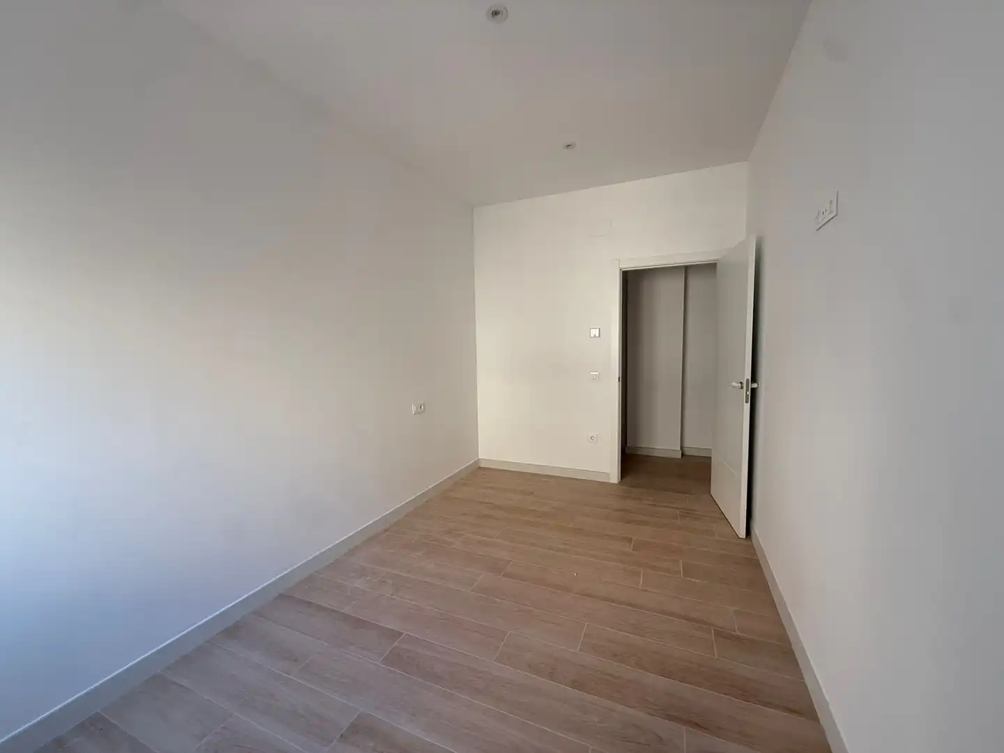 Habitación de Piso en venta en Tomelloso con Aire acondicionado, Calefacción y Jardín privado