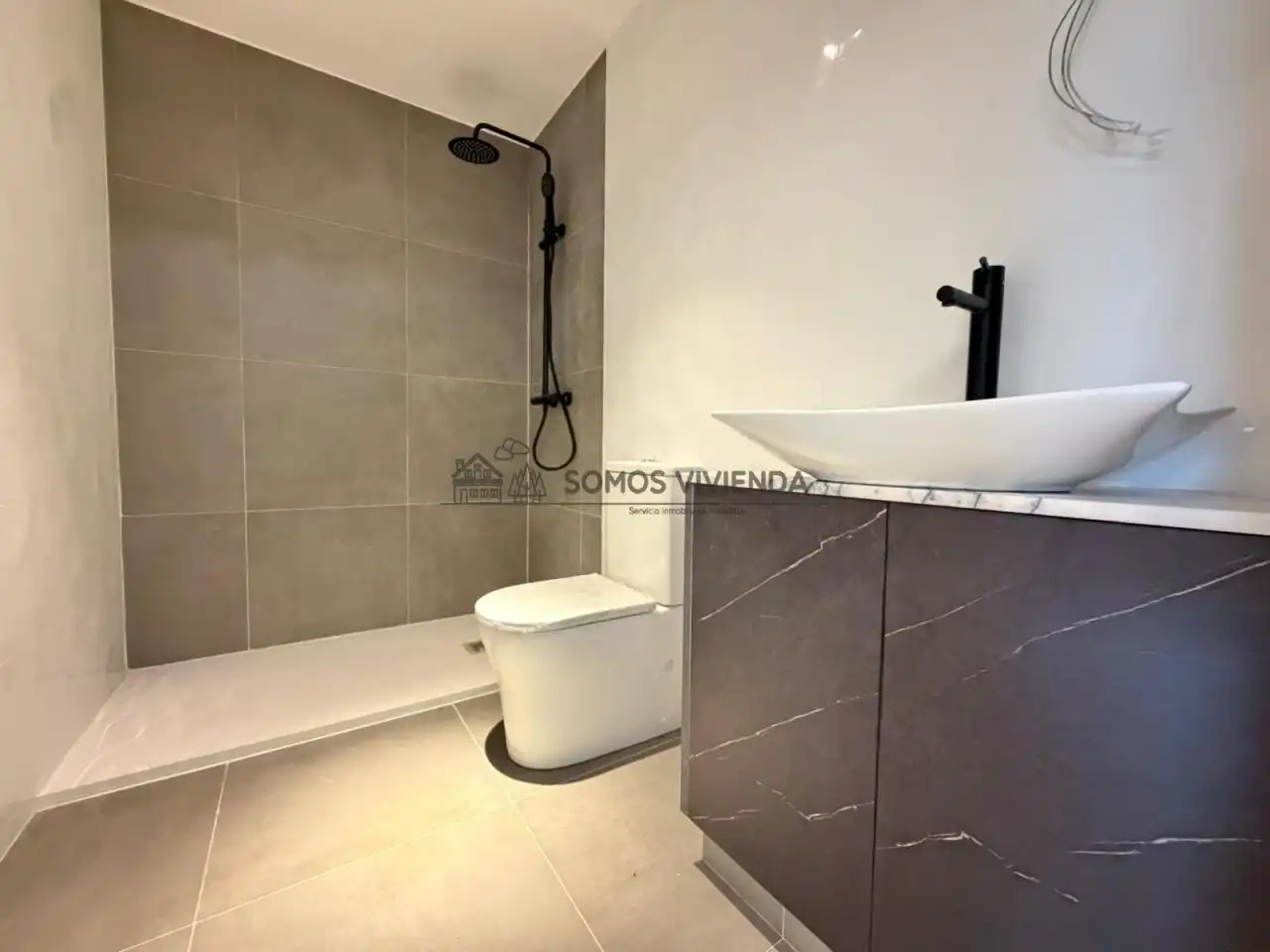 Bathroom of Flat for sale in Ourense Capital   with Heating, Storage room and Balcony