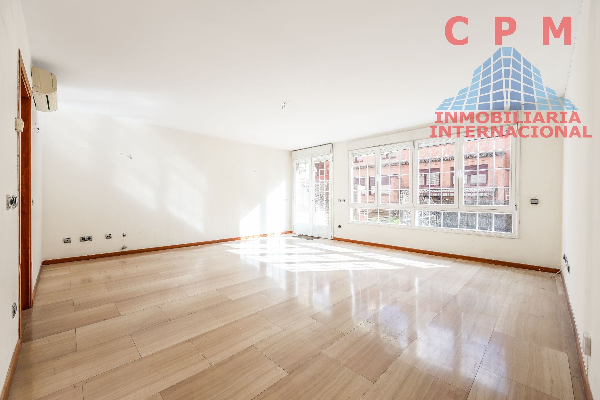 Vista exterior de Casa adosada de alquiler en  Madrid Capital con Aire acondicionado, Calefacción y Jardín privado