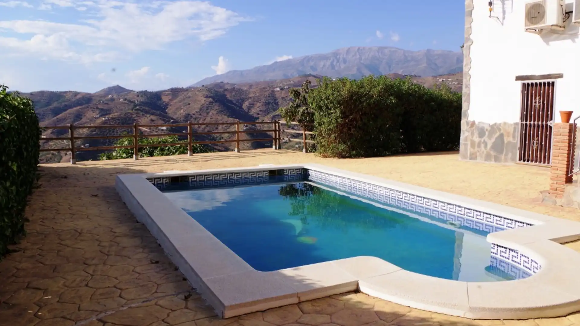 Piscina de Finca rústica en venta en Sayalonga con Aire acondicionado, Calefacción y Piscina