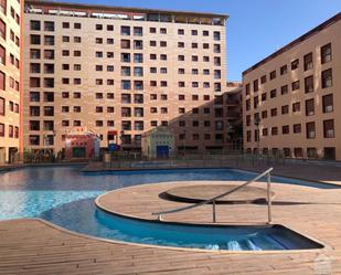 Swimming pool of Flat to rent in  Sevilla Capital  with Air Conditioner, Heating and Furnished