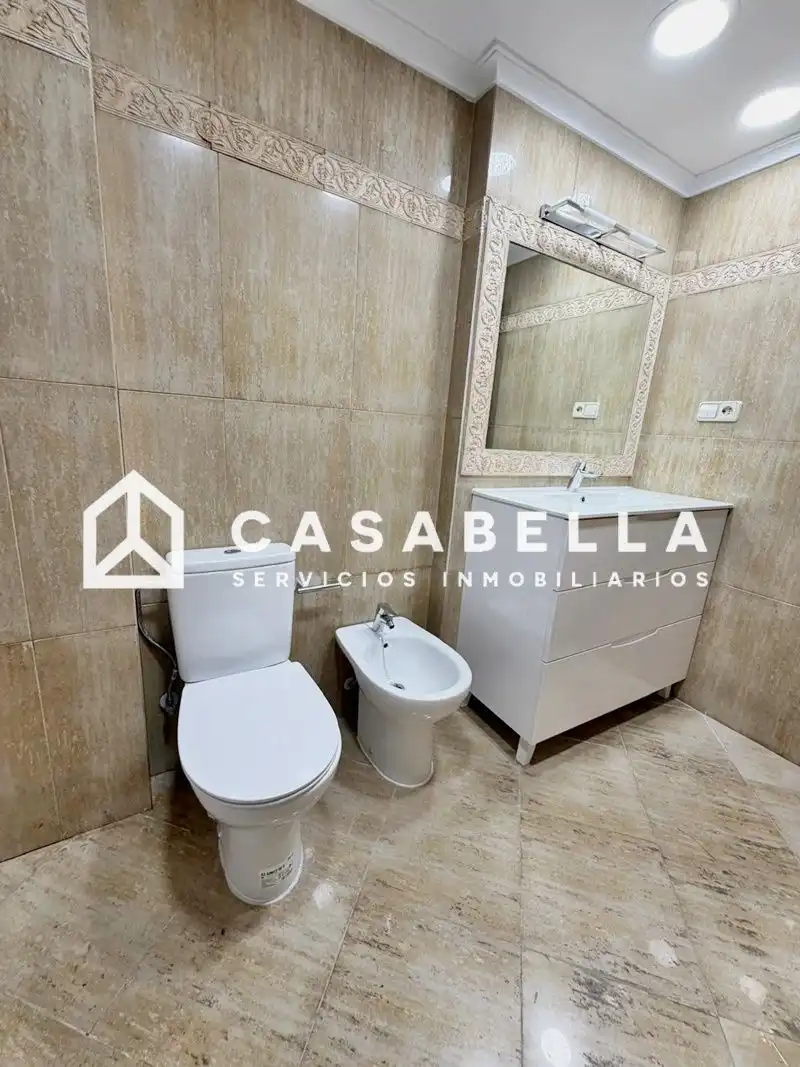 Baño de Piso de alquiler en Valencia con Aire acondicionado, Calefacción y Trastero