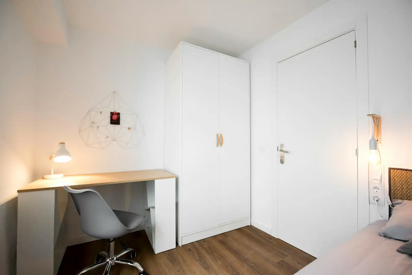 Bedroom of Flat for share in Valencia  with Air Conditioner, Furnished and TV