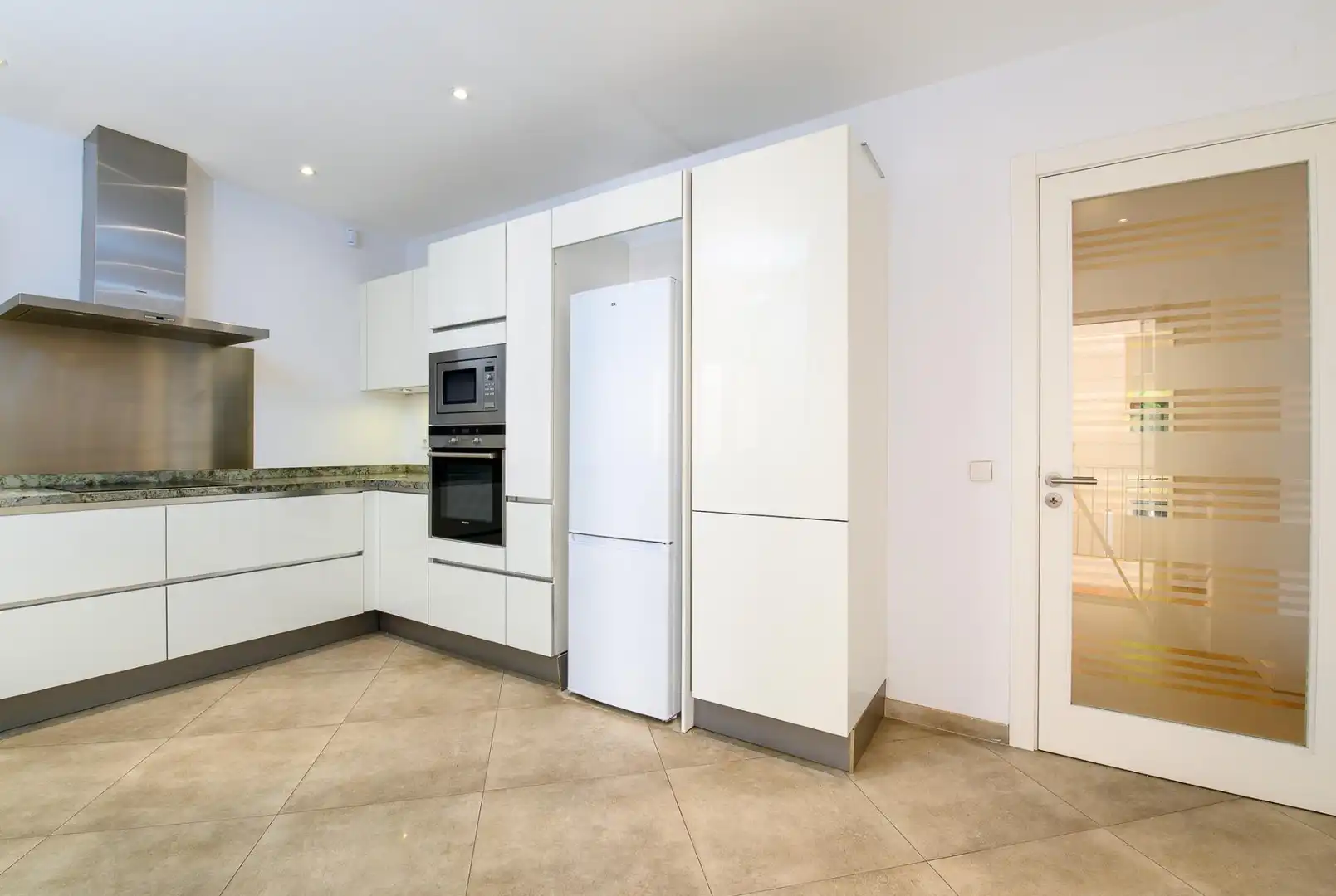 Flat with terrace for sale in BARO DE SANTA MARIA DEL S, imagen 10