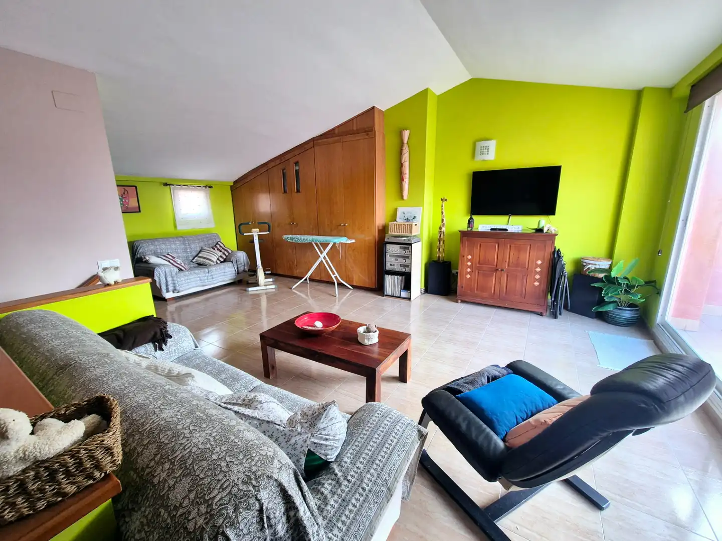Sala de estar de Casa adosada en venta en Malgrat de Mar con Aire acondicionado, Calefacción y Jardín privado