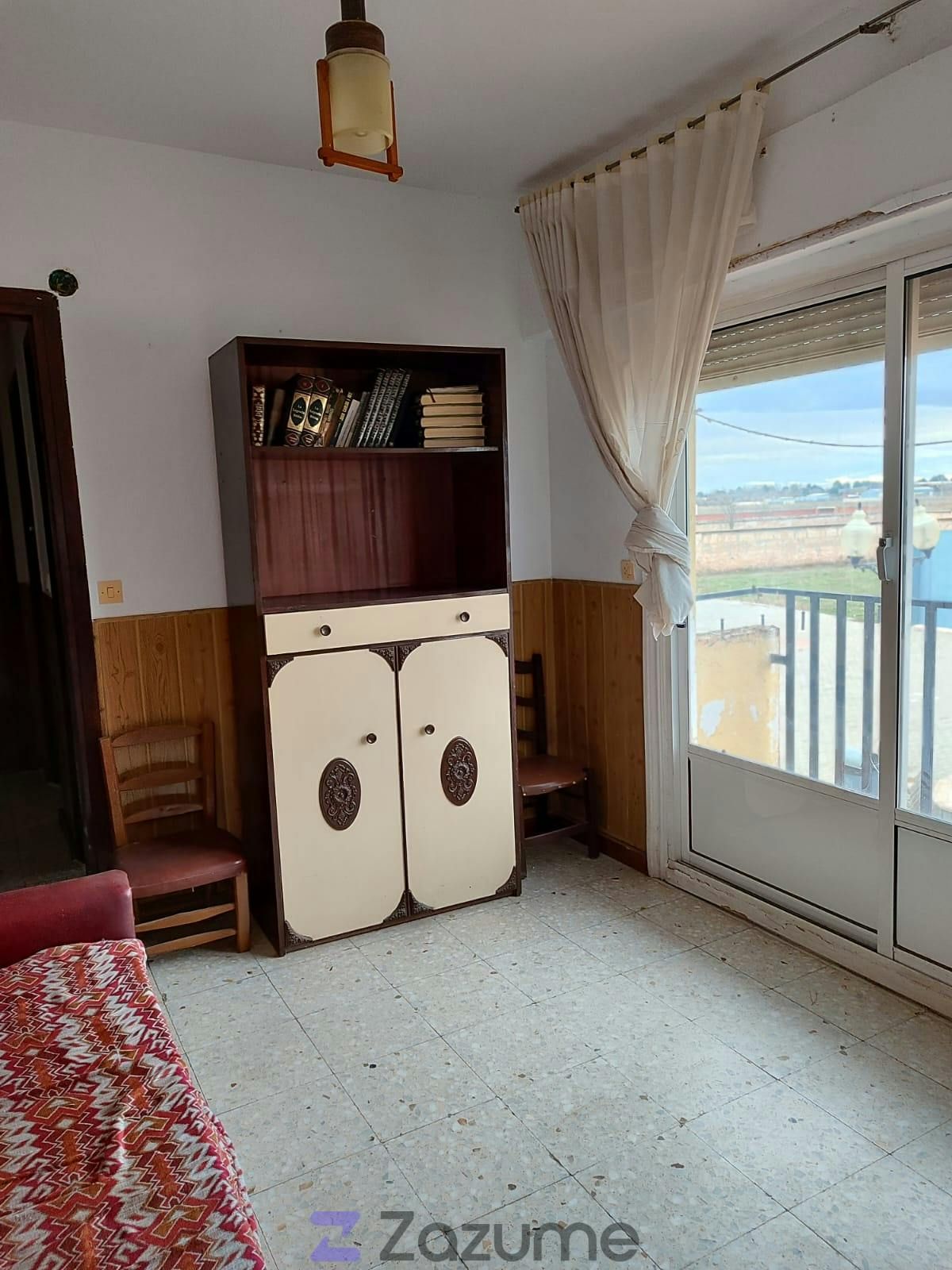 Dormitori de Pis de lloguer en Argamasilla de Alba amb Terrassa i Moblat