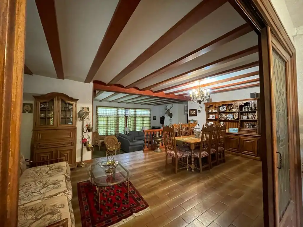 Menjador de Casa o xalet en venda en Castañares de Rioja amb Calefacció, Jardí privat i Parquet