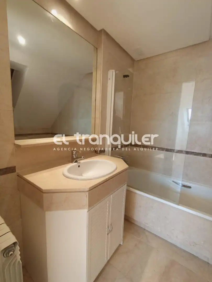 Duplexes for rent in Calle Tejar, Zona Carretera del Plantío