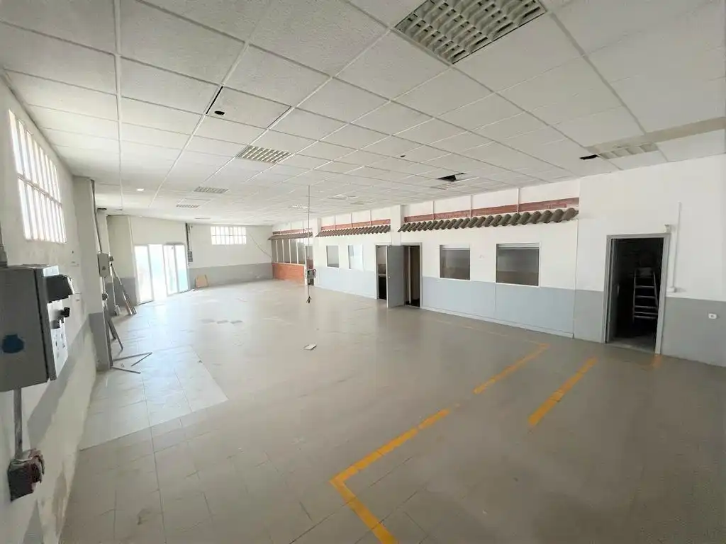 Fabrikhallen zur Miete in Òdena