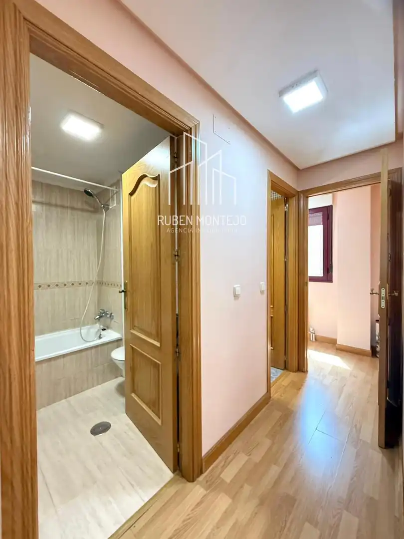 Baño de Piso en venta en Salamanca con Calefacción, Terraza y Amueblado