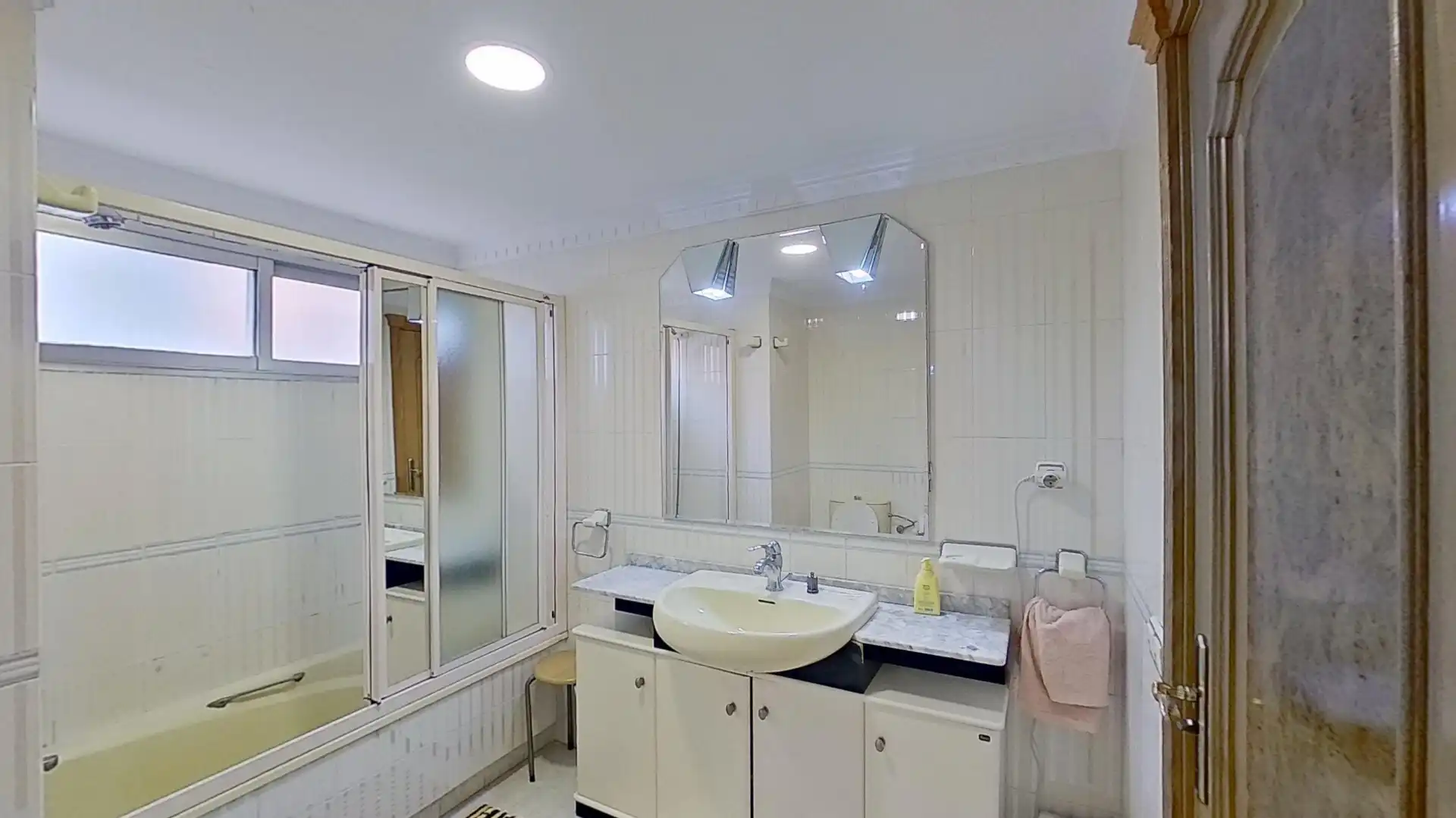 Bathroom of Flat for sale in Málaga  with Air Conditioner and Furnished