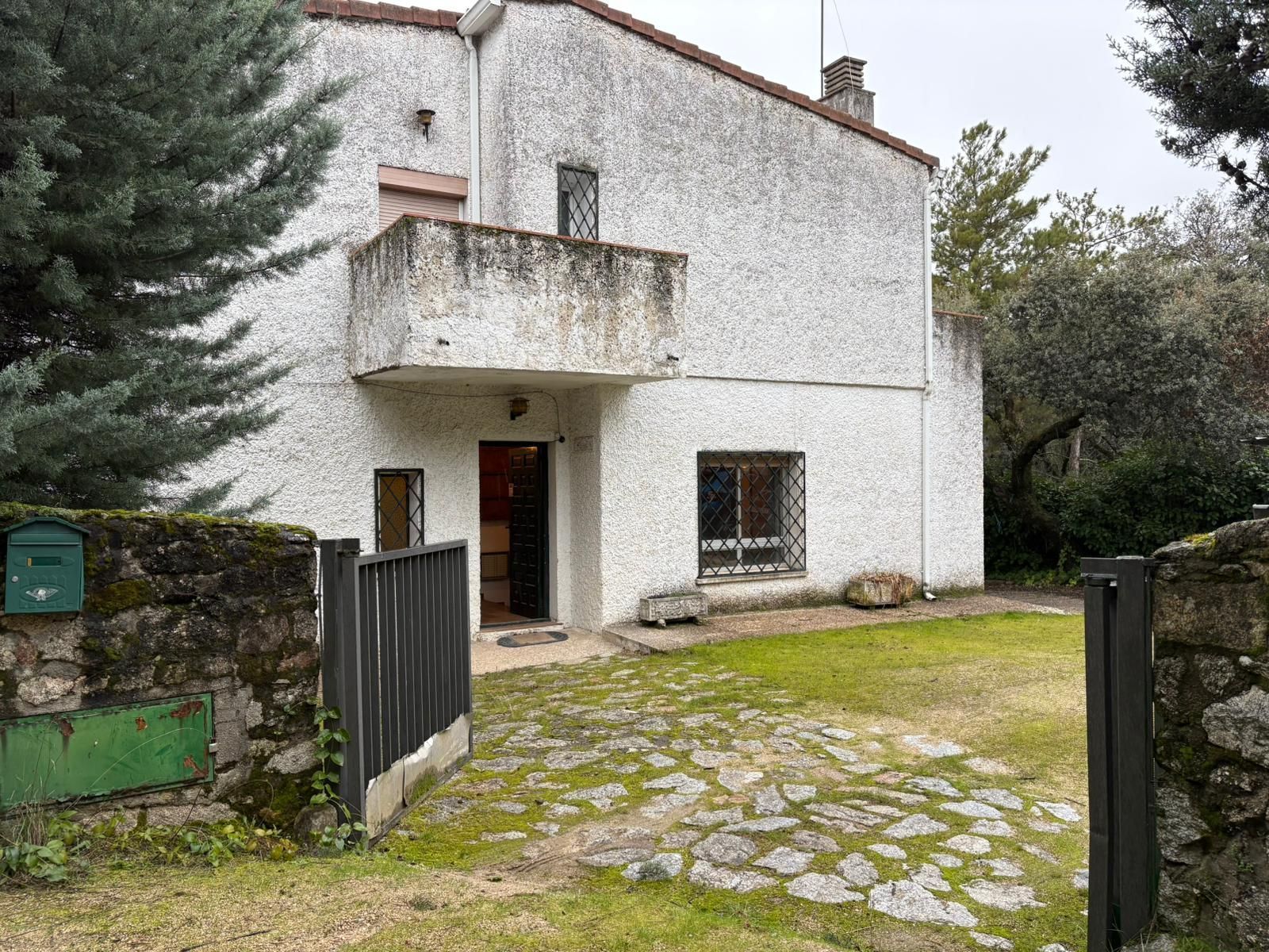 Vista exterior de Casa o xalet en venda en Collado Villalba amb Calefacció, Jardí privat i Traster