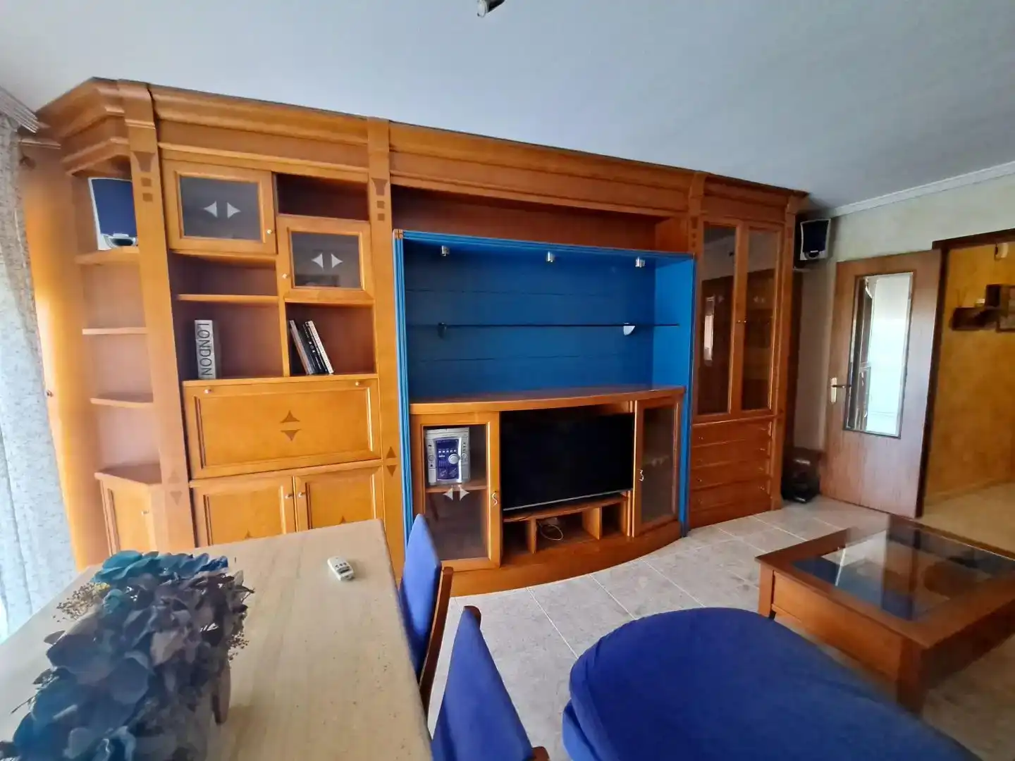 Living room of Flat for sale in Parla  with Air Conditioner and Swimming Pool