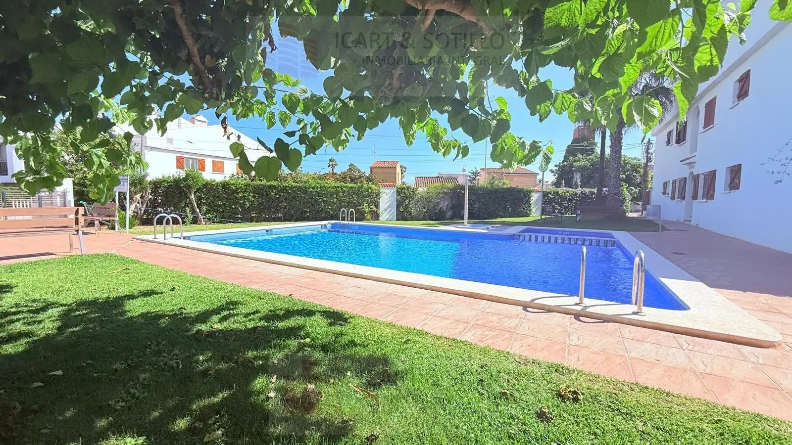 Piscina de Pis en venda en Vinaròs amb Jardí privat, Terrassa i Moblat