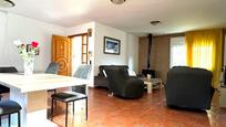 Wohnzimmer von Haus oder Chalet zum verkauf in Sant Pere de Ribes mit Heizung, Privatgarten und Terrasse