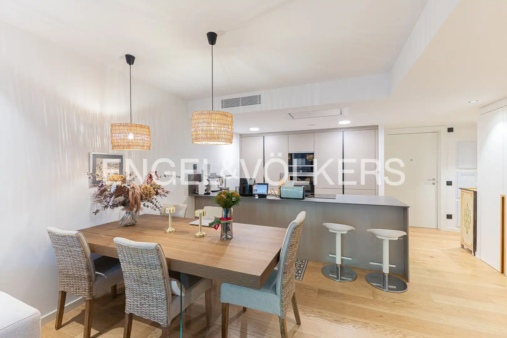 Dining room of Flat for rent in Barcelona  with Air Conditioner, Heating and Parquet flooring