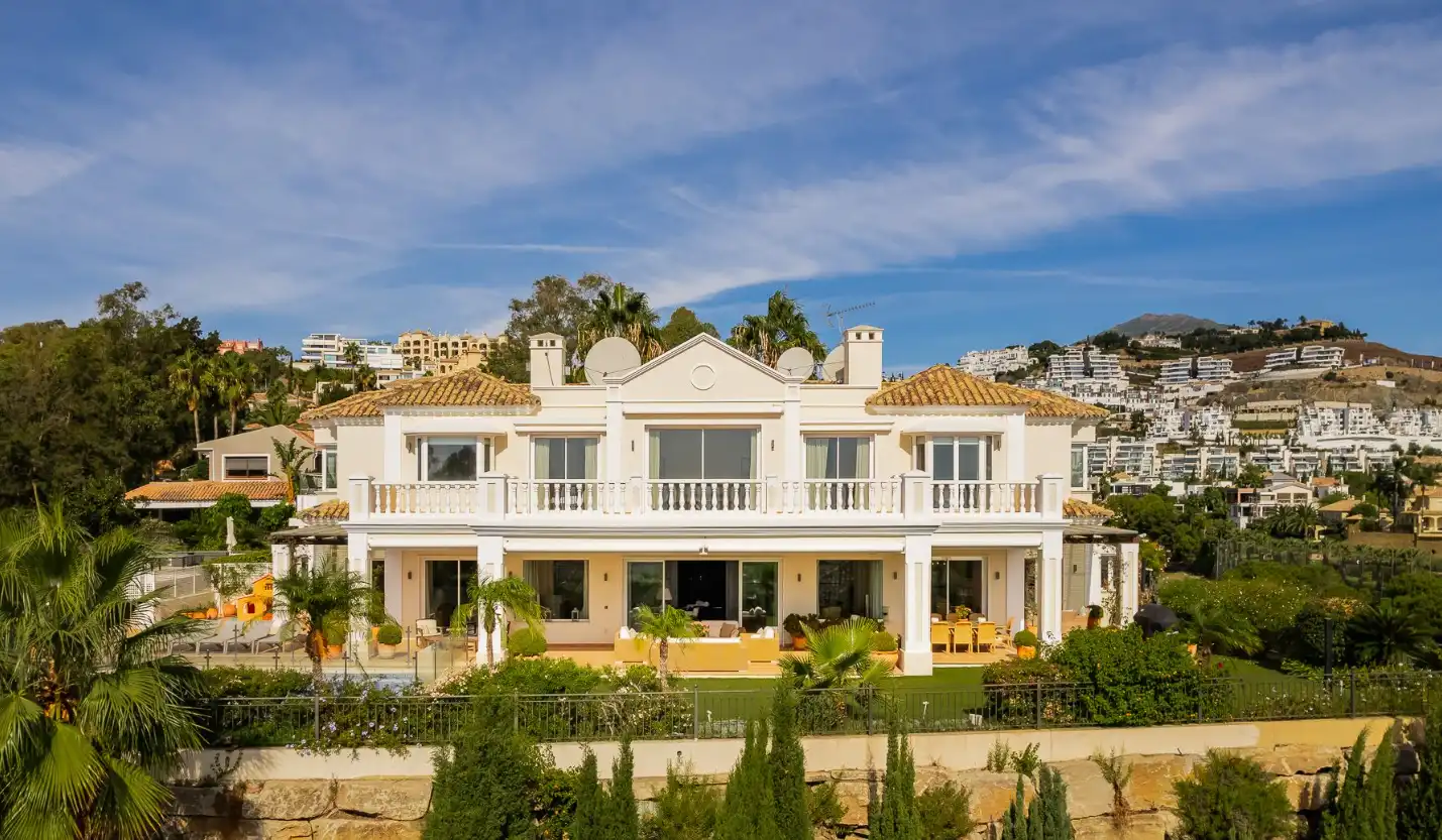 House with pool for sale in Marbella Centro