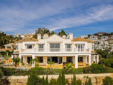 House with pool for sale in Marbella Centro