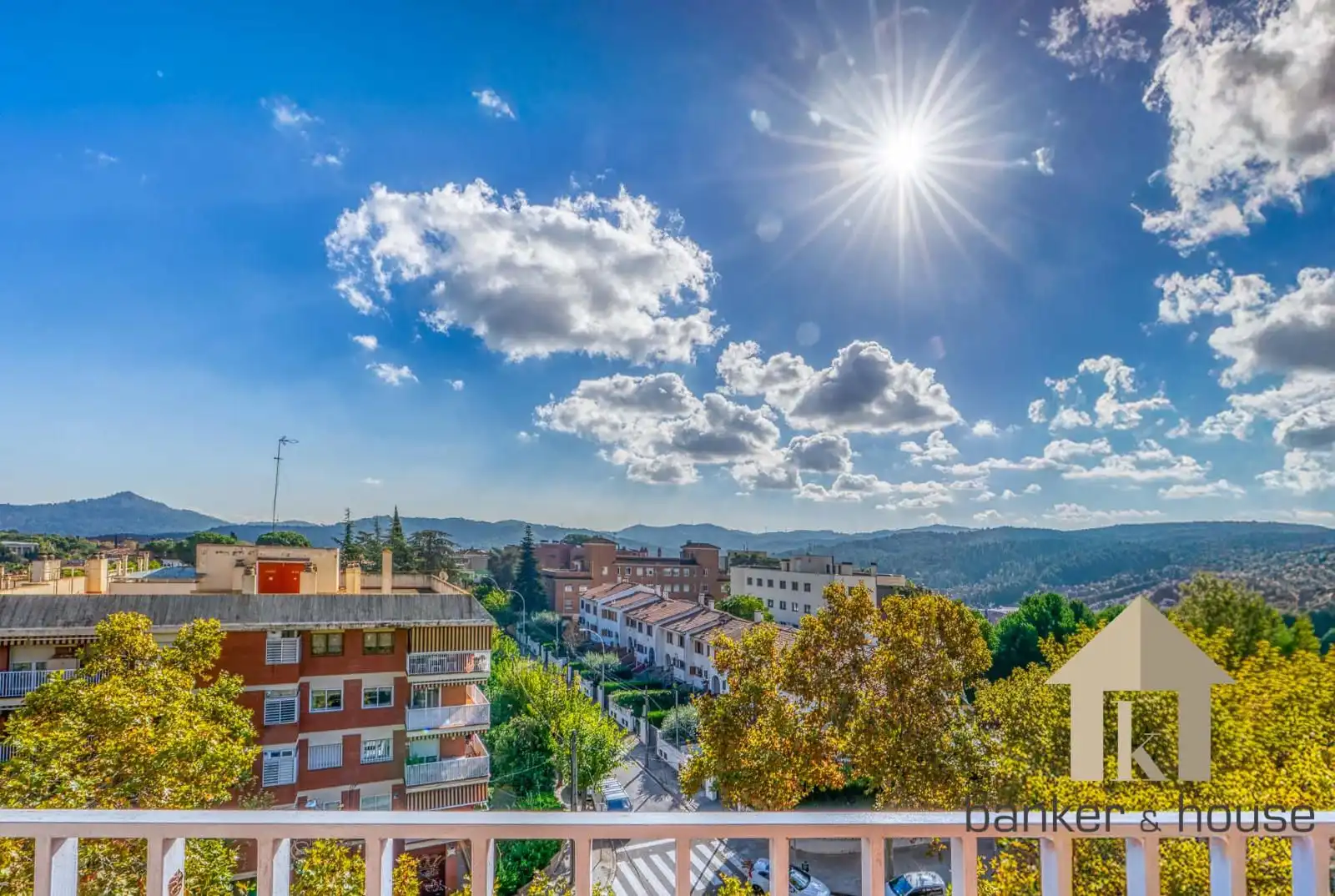 Vista exterior de Pis en venda en Cerdanyola del Vallès amb Aire condicionat, Calefacció i Terrassa