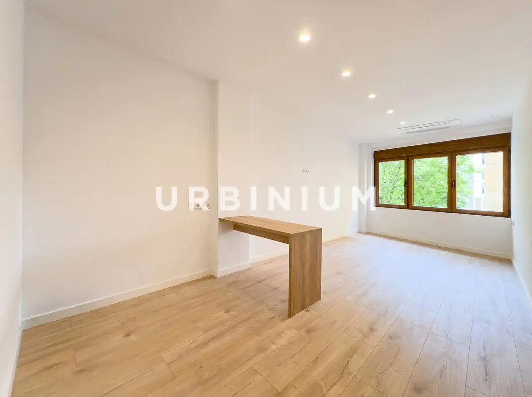 Flat for rent in Girona  with Air Conditioner, Heating and Oven