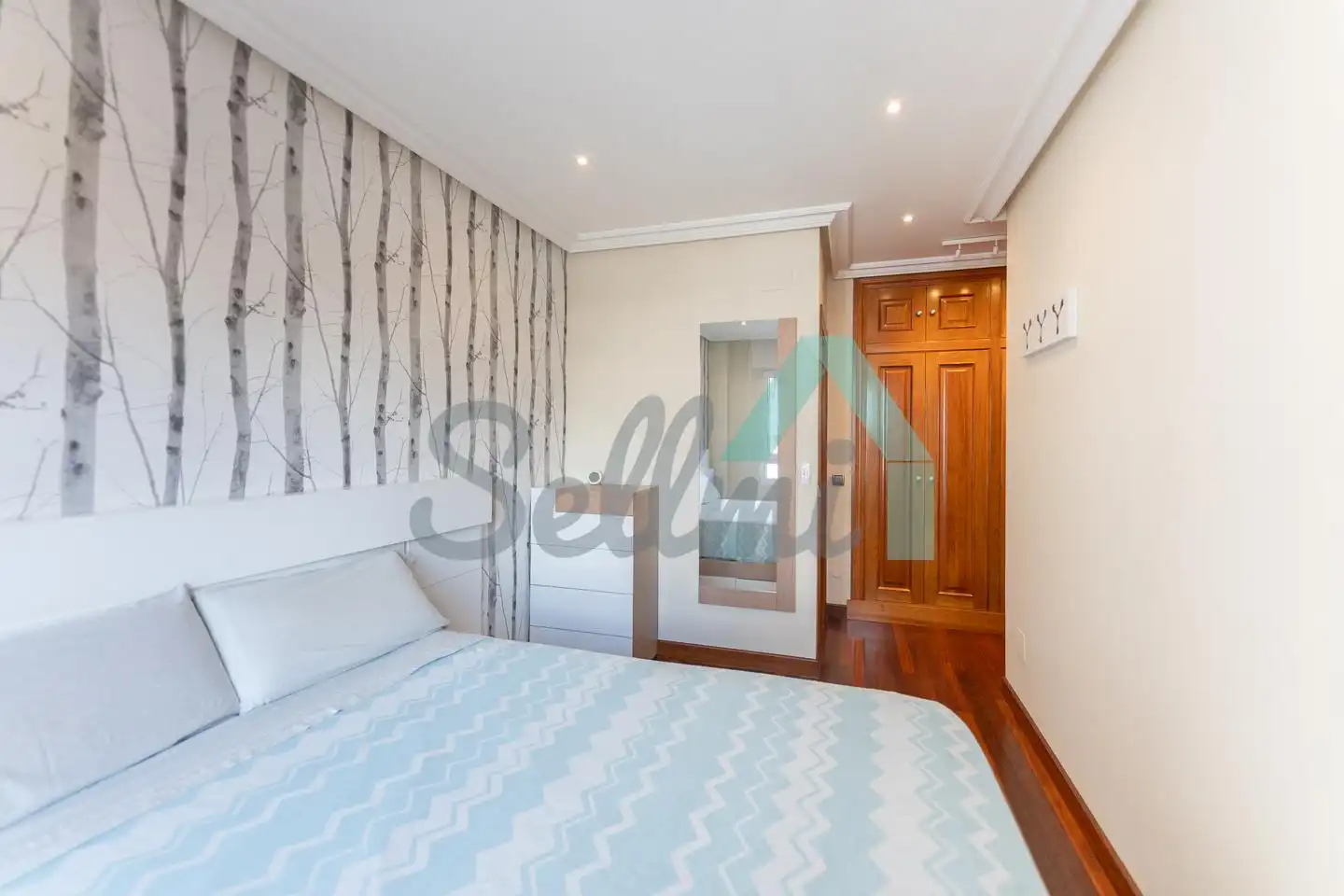 Bedroom of Flat for rent in Oviedo   with Heating, Parquet flooring and Furnished