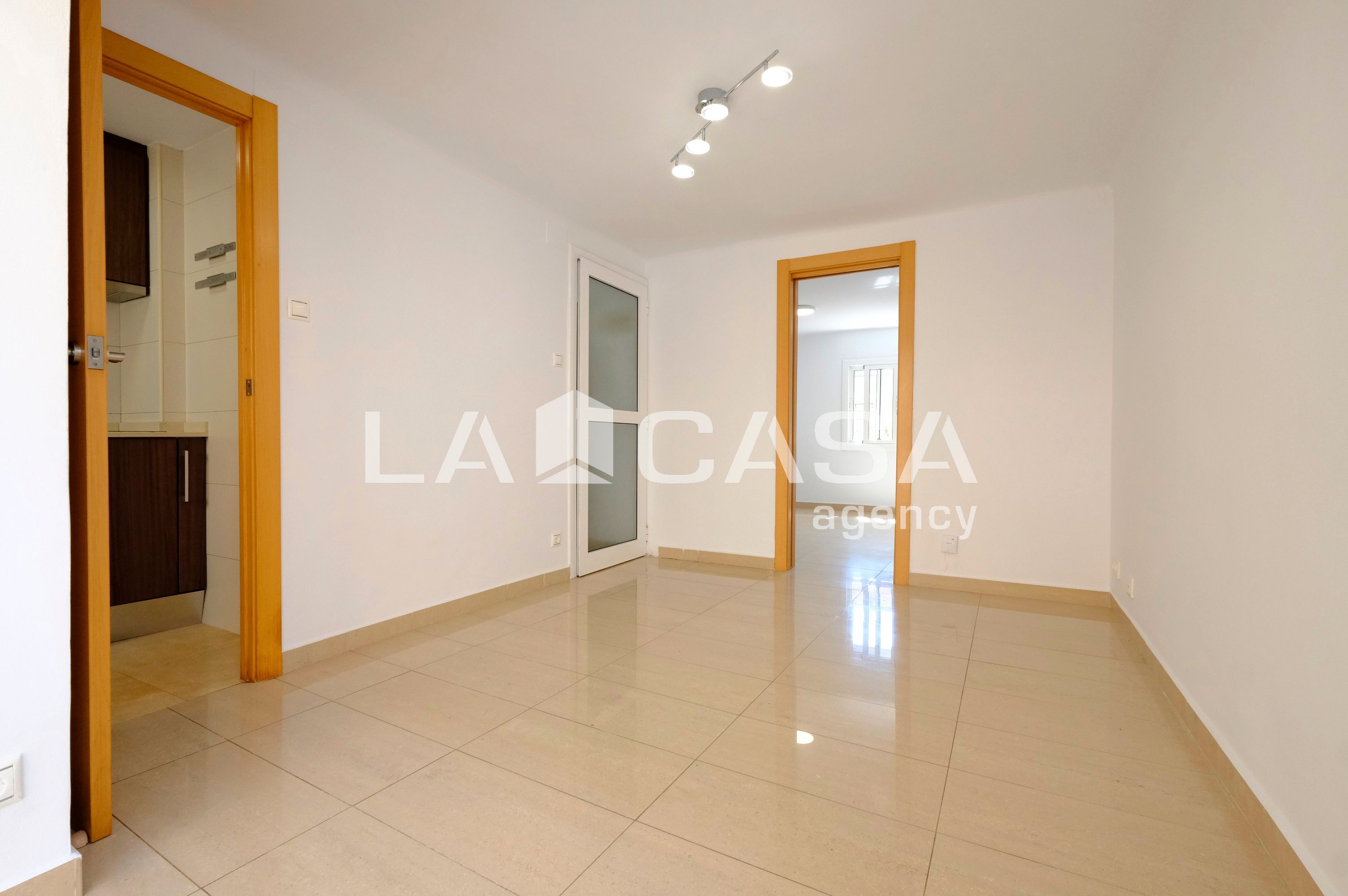 Flat for sale in  Barcelona Capital  with Heating and Balcony