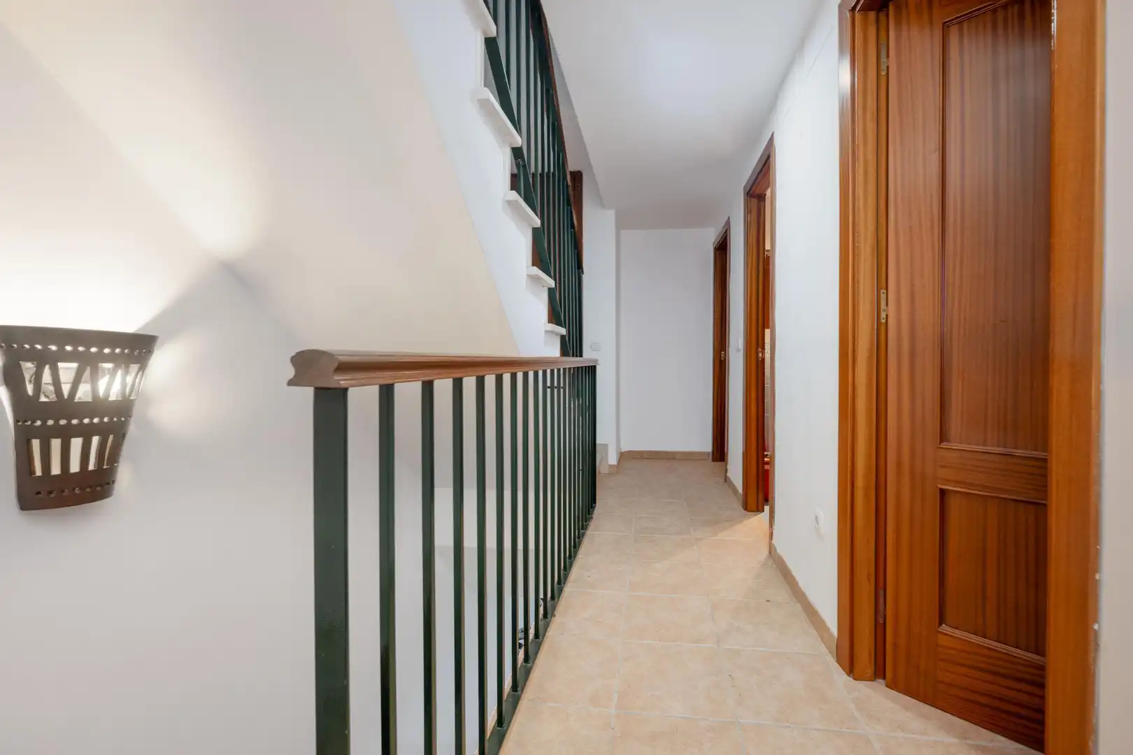 Casa adosada en venda en Dos Hermanas amb Aire condicionat, Calefacció i Jardí privat