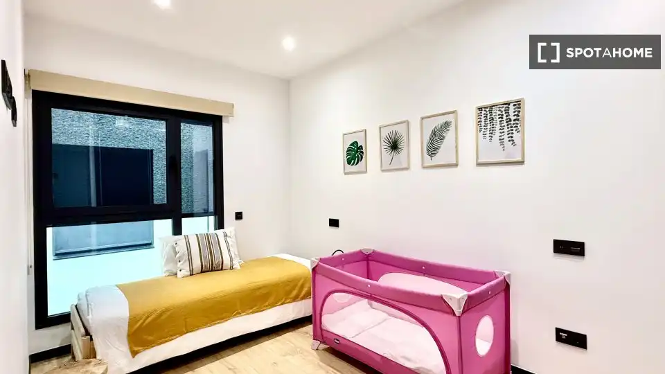 Bedroom of Apartments for share in Las Palmas de Gran Canaria  with Air Conditioner, Heating and Terrace