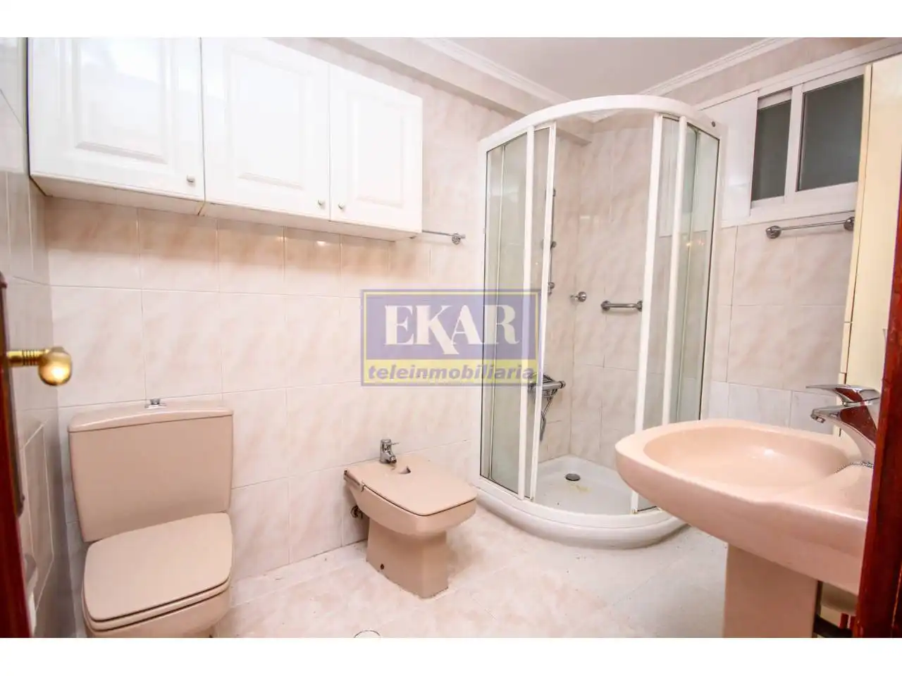 Baño de Piso en venta en Irun  con Calefacción y Balcón