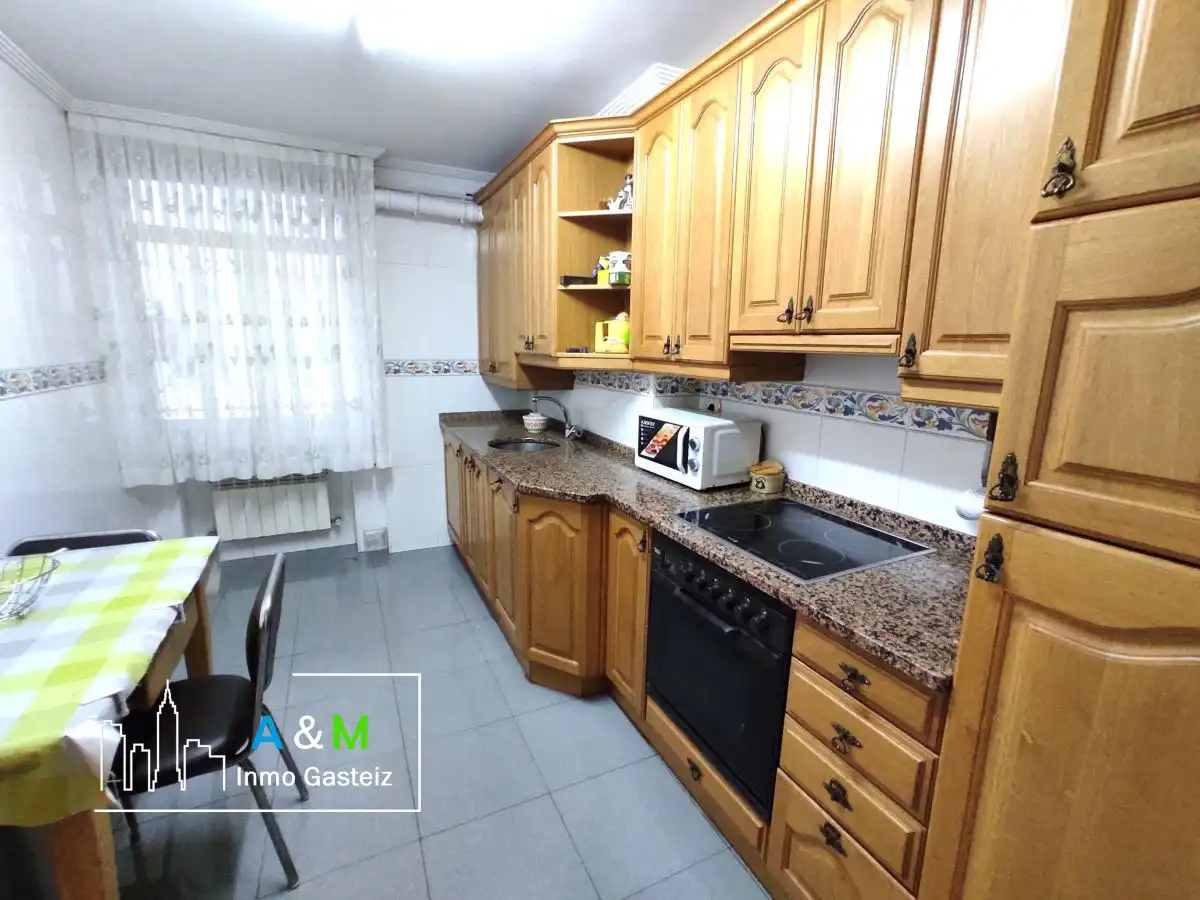 Cuina de Pis de lloguer en Vitoria - Gasteiz amb Calefacció, Parquet i Terrassa