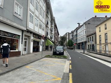 Casa amb jardí en venda a Avenida de Vilagarcía