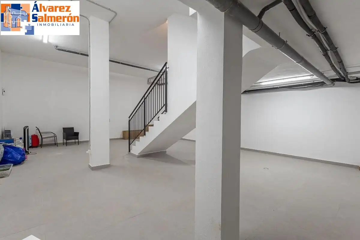 Casa adosada en venda en Albolote amb Jardí privat, Piscina i Alarma