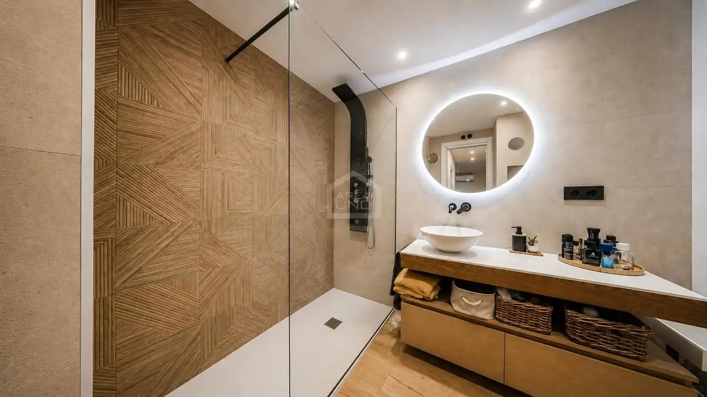 Bathroom of Flat for sale in Alcorcón  with Air Conditioner, Heating and Swimming Pool