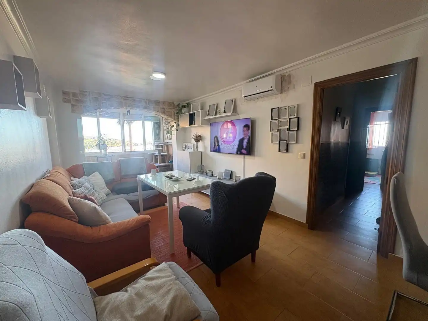 Living room of Flat for sale in Algeciras  with Air Conditioner and Heating