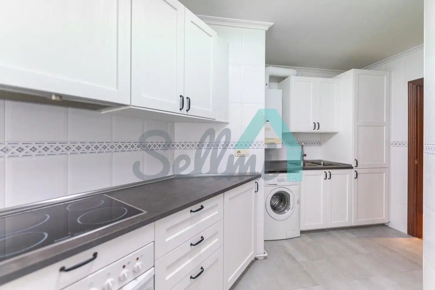 Cuina de Pis en venda en Castrillón amb Calefacció, Parquet i Terrassa