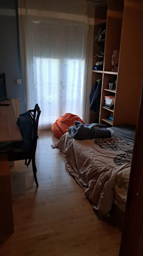 Schlafzimmer von Einfamilien-Reihenhaus zum Verkauf in Olot mit Klimaanlage, Heizung und Parkett