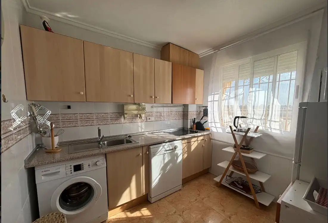Cuina de Casa o xalet de lloguer en Torrevieja amb Aire condicionat, Calefacció i Jardí privat