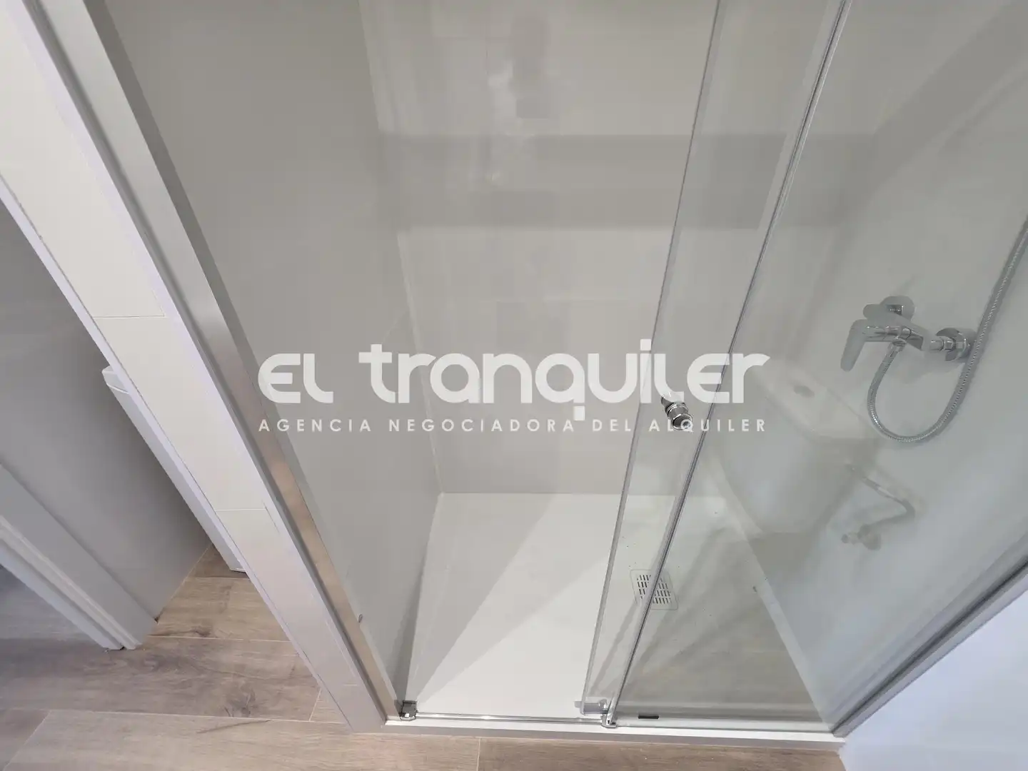 Badezimmer von Wohnung zur Miete in Madrid mit Klimaanlage und Waschmaschine