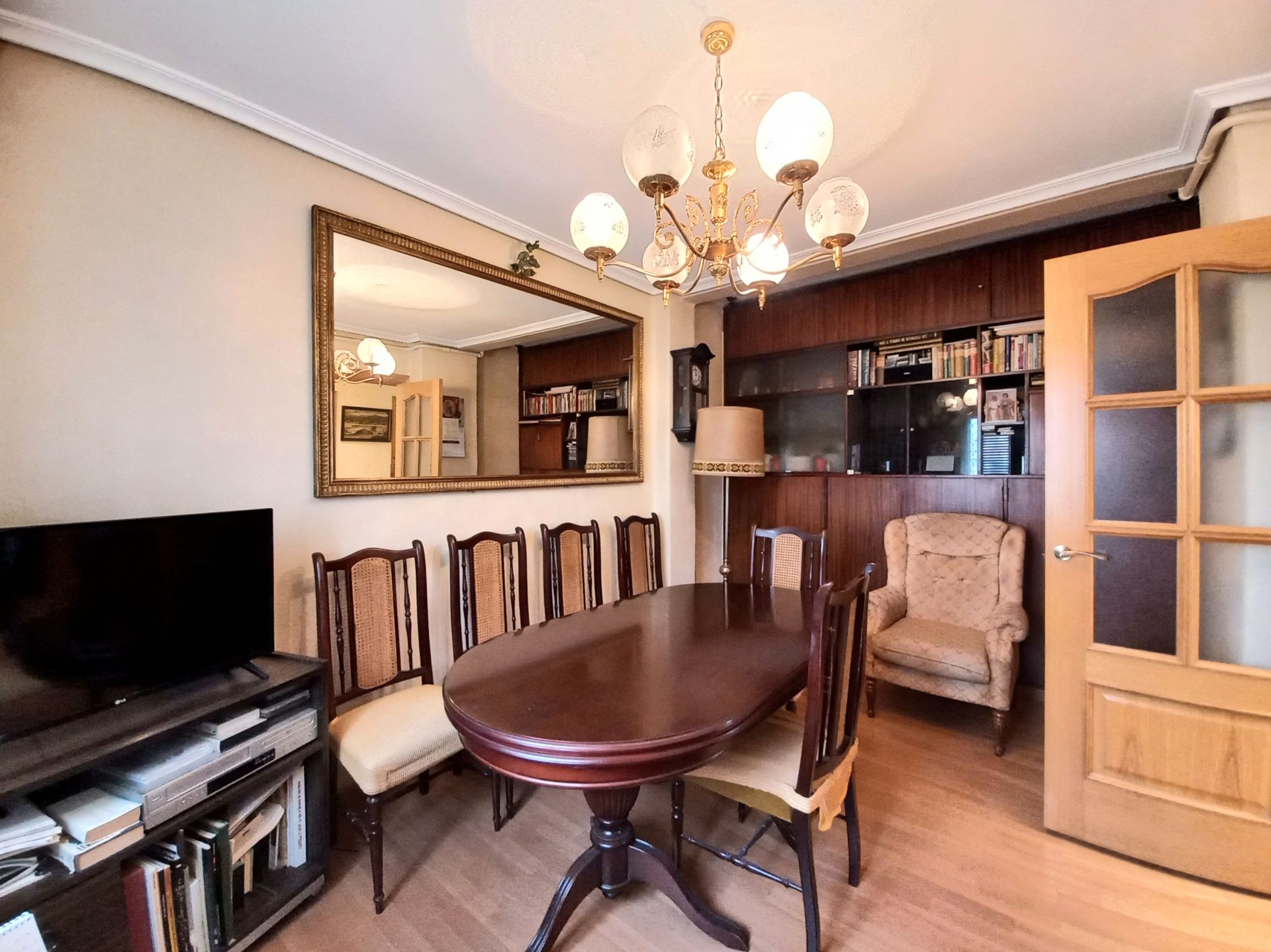 Menjador de Casa adosada en venda en Burgos Capital amb Calefacció, Jardí privat i Traster