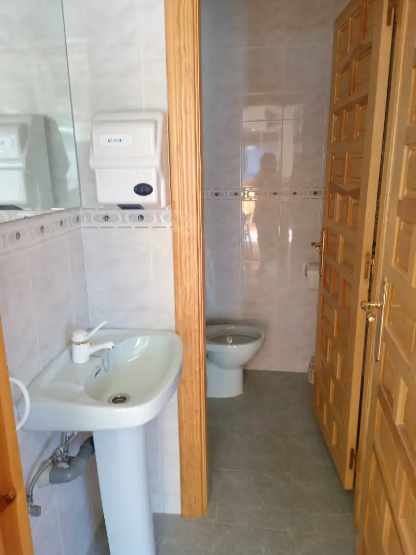 Baño de Local de alquiler en Calvarrasa de Abajo, Salamanca