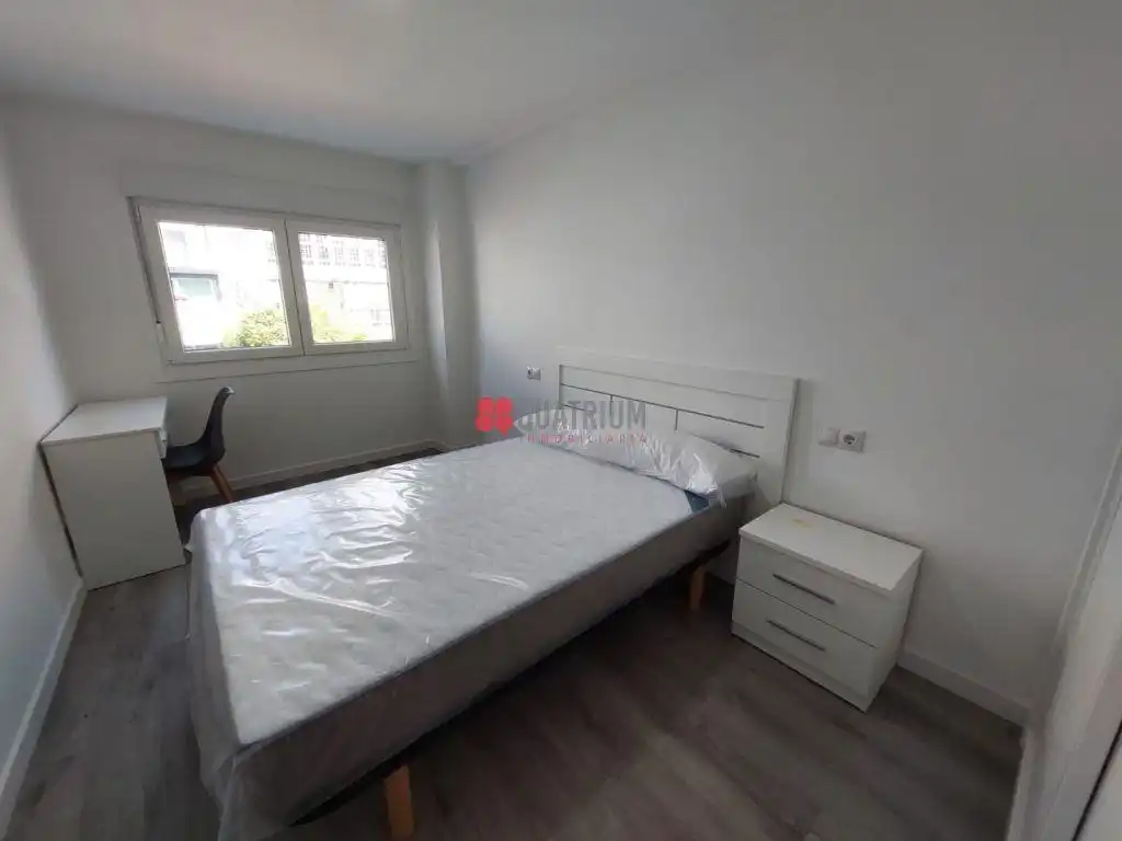Schlafzimmer von Wohnung zur Miete in Santiago de Compostela 