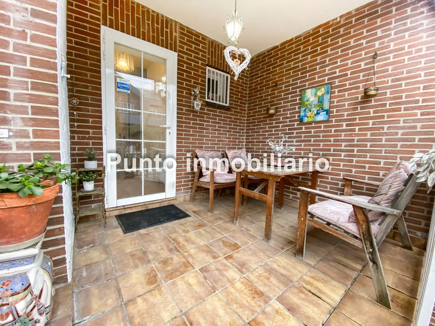 Vista exterior de Casa adosada en venda en Valladolid amb Calefacció, Jardí privat i Parquet
