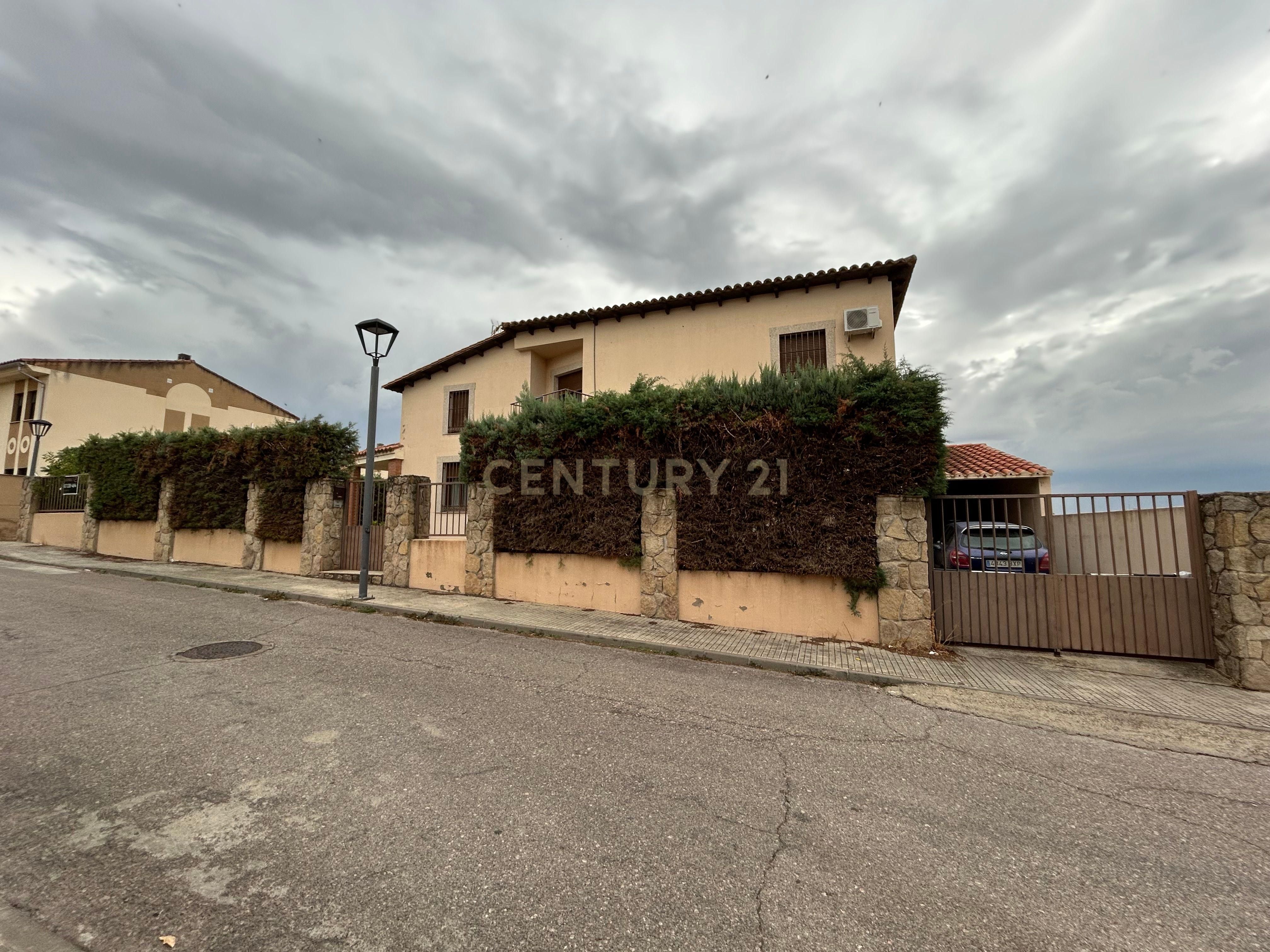 Exterior view of House or chalet for sale in Trujillo  with Air Conditioner, Private garden and Storage room