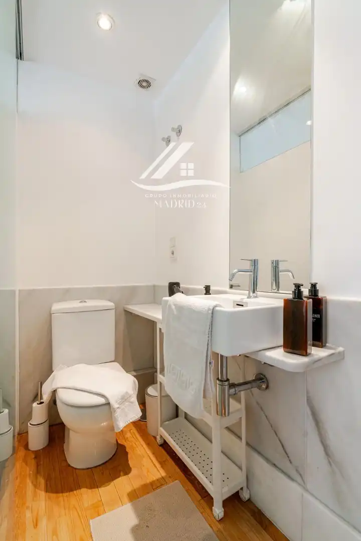Baño de Piso de alquiler en Madrid con Aire acondicionado, Calefacción y Amueblado