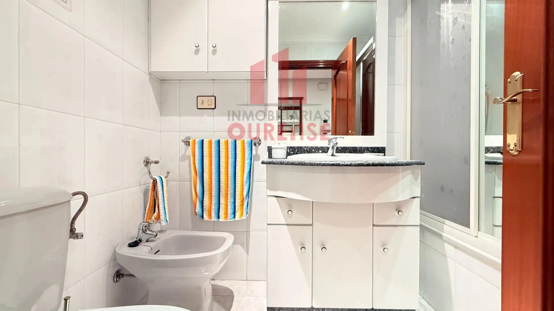 Bathroom of Flat for rent in Ourense Capital   with Furnished
