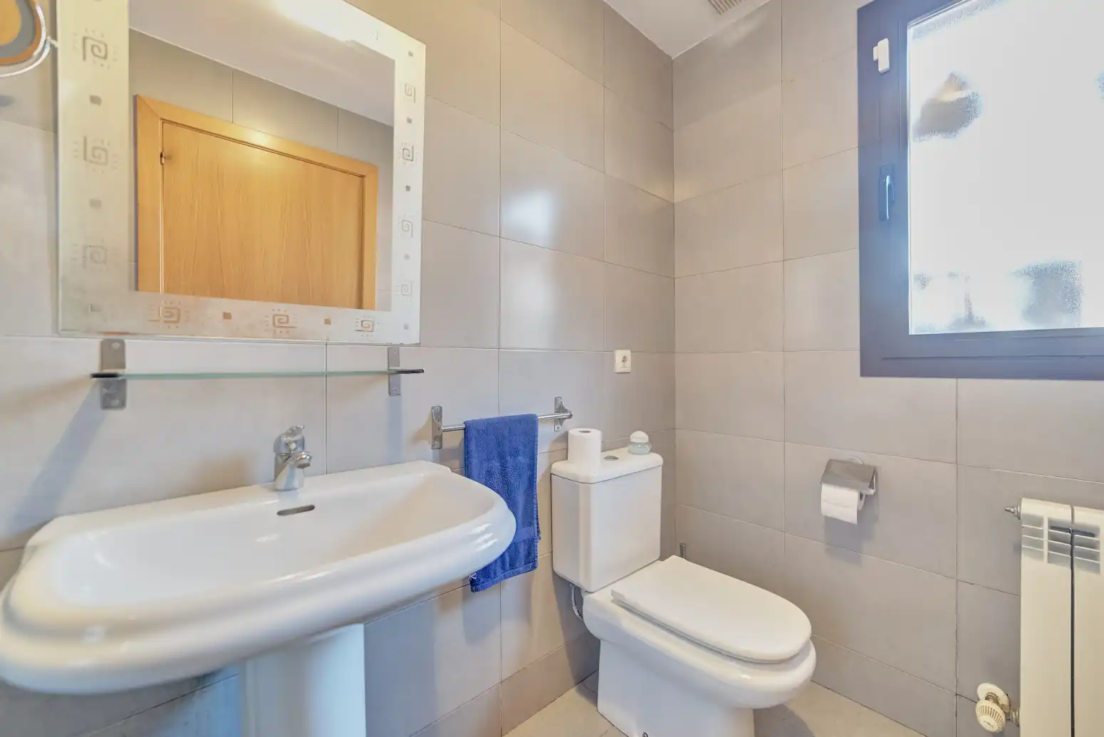 Bathroom of Detached homes for sale in Enériz / Eneritz  with Heating, Private garden and Parquet flooring